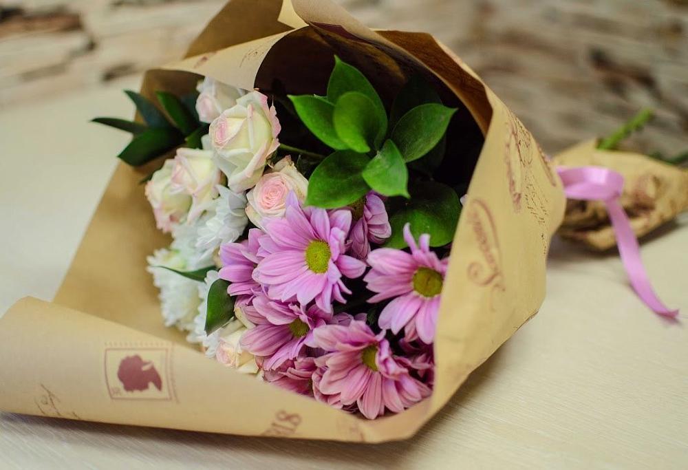 Букет цветов из: Розы и Хризантемы в Каменке Ленинградская область