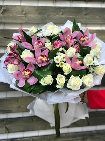 Букет цветов из: Розы и Хризантемы в Каменке Ленинградская область