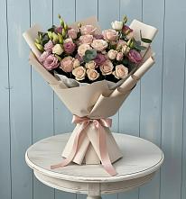 Букет цветов из:  Розы и Лизиантусы в Каменке Ленинградская область