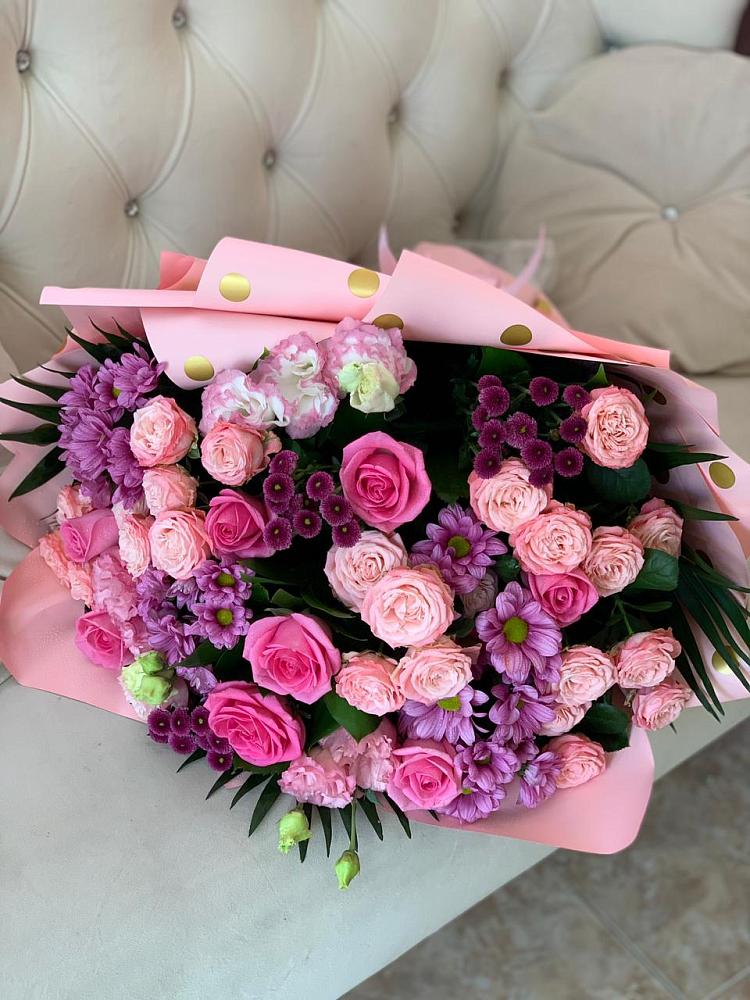 Букет цветов из: Хризантемы, Розы и Лизиантусы в Каменке Ленинградская область