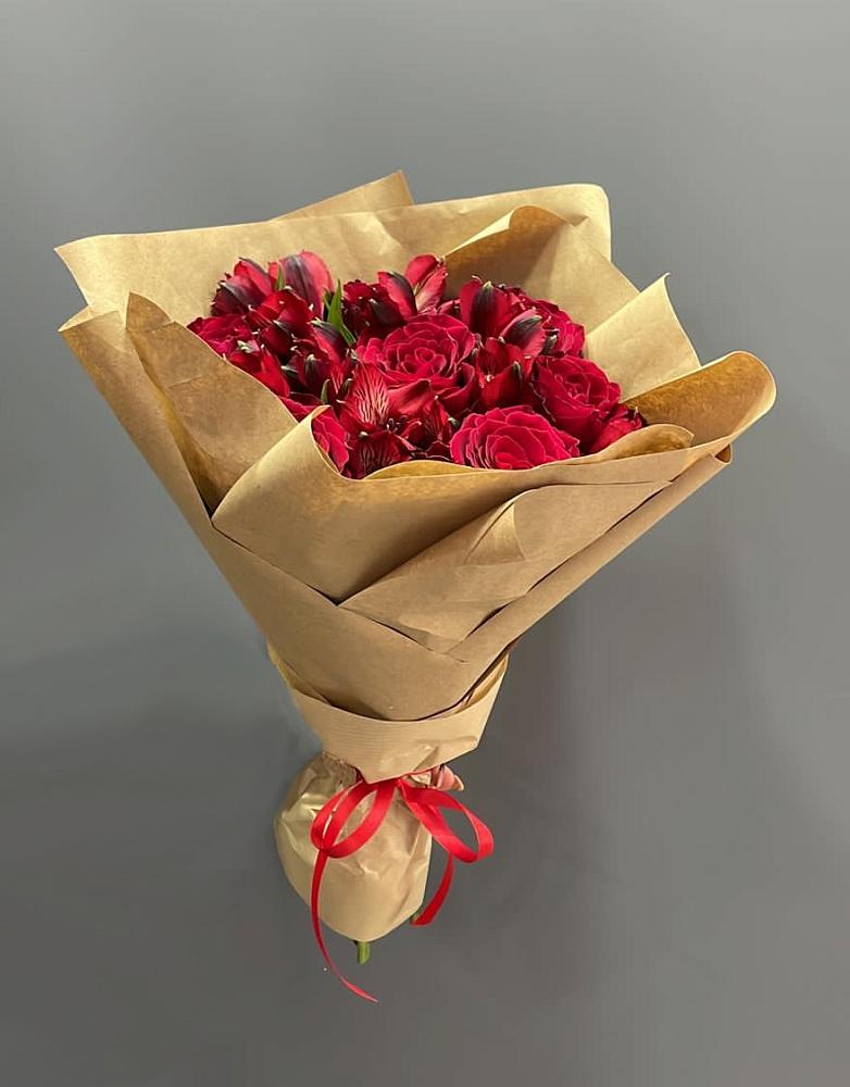 Букет цветов из: Альстромерии и Розы в Каменке Ленинградская область