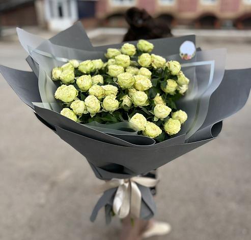 Букет Белые кустовые розы Солинеро в Каменке Ленинградская область