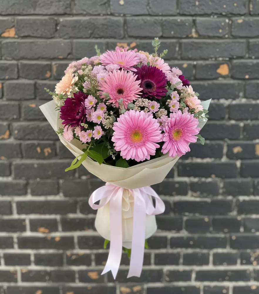 Букет цветов из: Герберы и Хризантемы в Каменке Ленинградская область