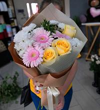 Букет цветов из:  Герберы, Розы и Хризантемы в Каменке Ленинградская область