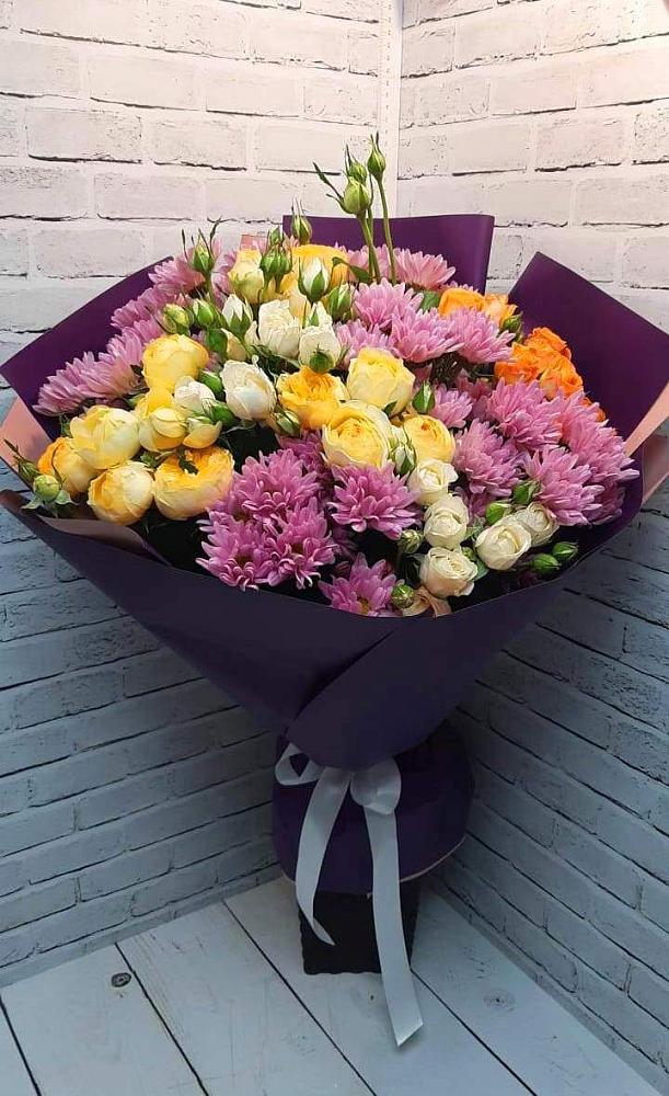 Букет цветов из: Хризантемы и Розы в Каменке Ленинградская область