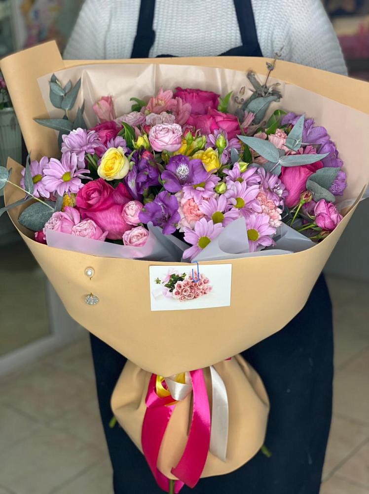 Букет цветов из: Хризантемы, Гвоздики и Альстромерии в Каменке Ленинградская область