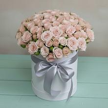 Цветочная композиция из Розы в шляпной коробке в Каменке Ленинградская область