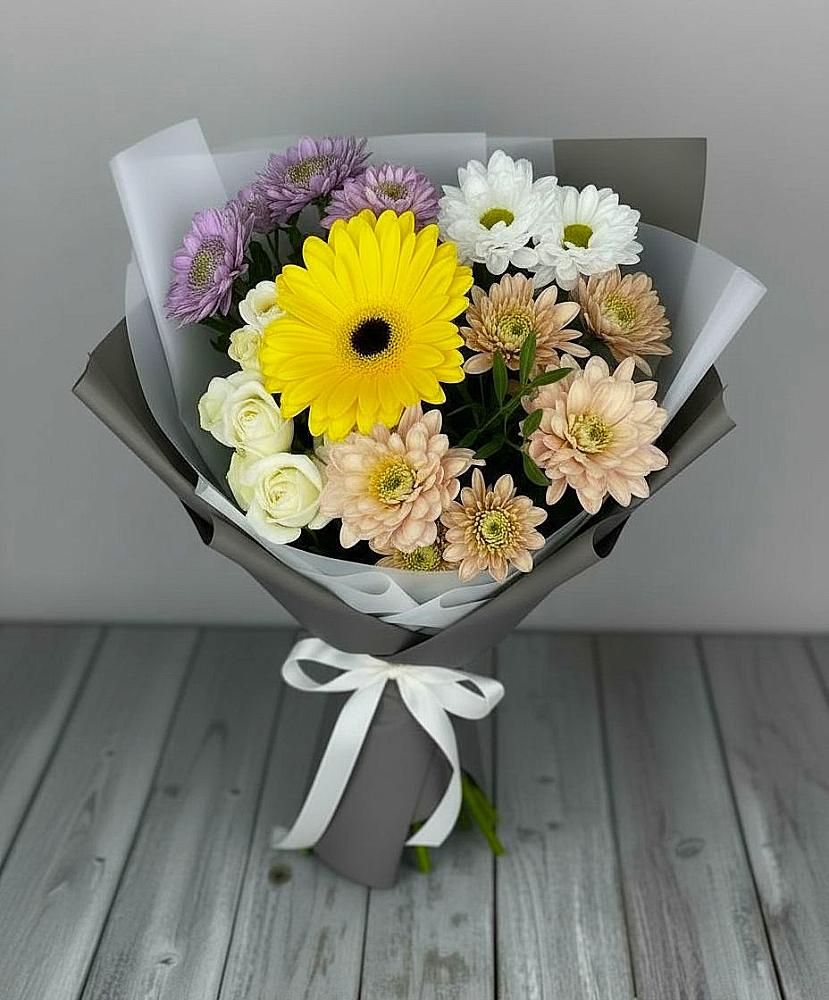 Букет цветов из: Розы, Герберы и Хризантемы в Каменке Ленинградская область