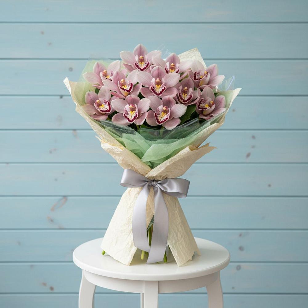 Букет цветов из: Орхидеи и Розы в Каменке Ленинградская область