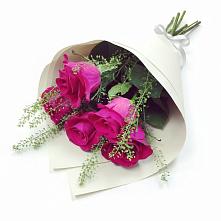 Букет цветов из:  Розы в Каменке Ленинградская область