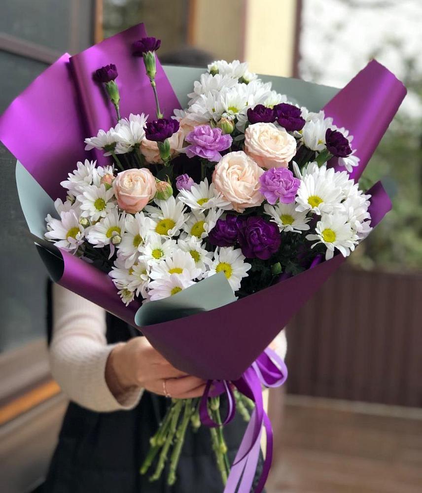 Букет цветов из: Хризантемы, Гвоздики и Розы в Каменке Ленинградская область