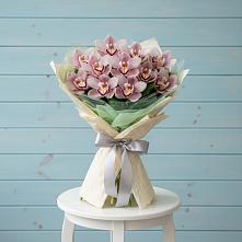 Букет цветов из:  Орхидеи и Розы в Каменке Ленинградская область