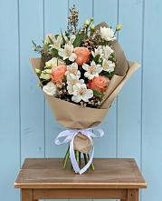Букет цветов из:  Альстромерии, Лизиантусы, Розы и Хризантемы в Каменке Ленинградская область