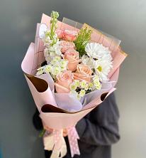 Букет цветов из:  Хризантемы и Розы в Каменке Ленинградская область