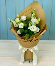 Букет цветов из:  Хризантемы и Лизиантусы в Каменке Ленинградская область