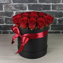 Цветочная композиция из Розы в шляпной коробке в Каменке Ленинградская область