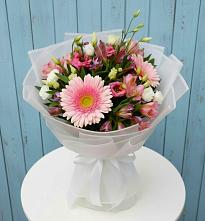 Букет цветов из:  Герберы, Альстромерии и Лизиантусы в Каменке Ленинградская область