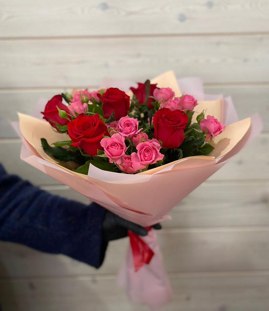 Букет цветов из: Розы в Каменке Ленинградская область