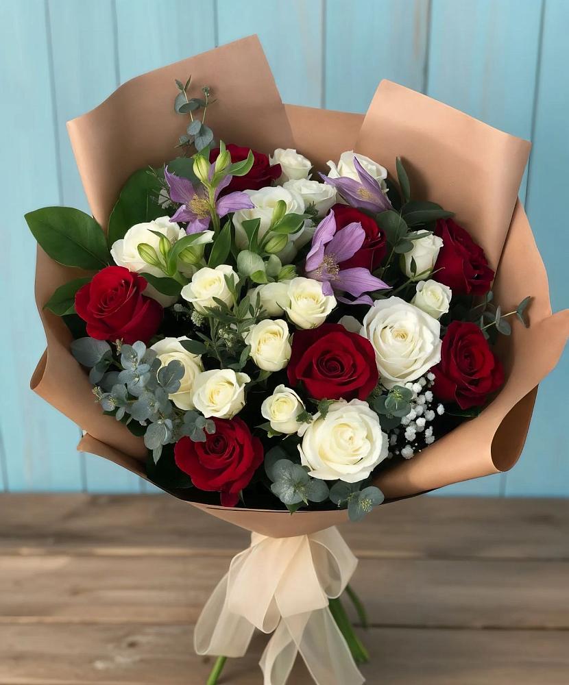 Букет цветов из: Розы и Альстромерии в Каменке Ленинградская область