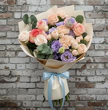 Букет цветов из:  Розы, Лизиантусы и Гвоздики #REPLACE_PRED# Каменке Ленинградская область