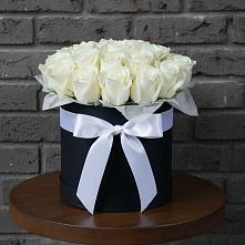 Цветочная композиция из Розы в шляпной коробке в Каменке Ленинградская область